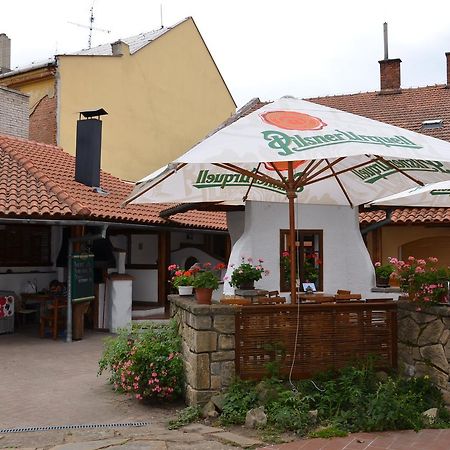 Penzion Pod Kaštany Kvasice Esterno foto