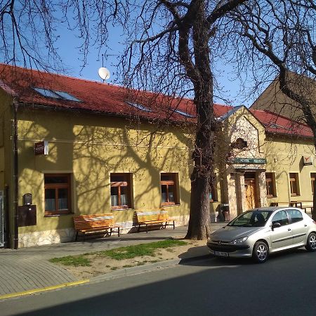 Penzion Pod Kaštany Kvasice Esterno foto