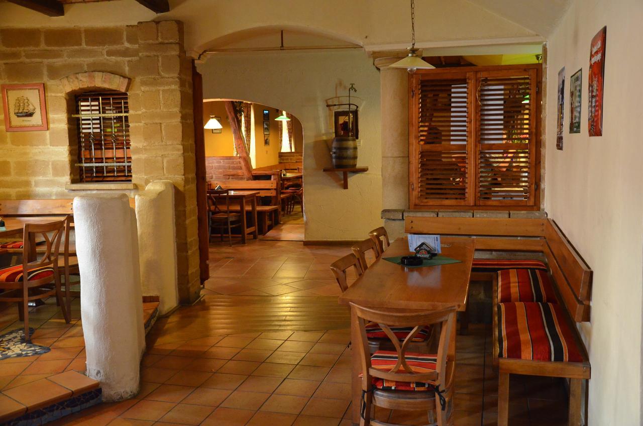 Penzion Pod Kaštany Kvasice Esterno foto